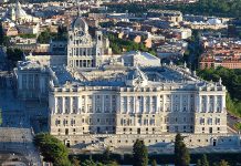 La Entrada al Palacio
